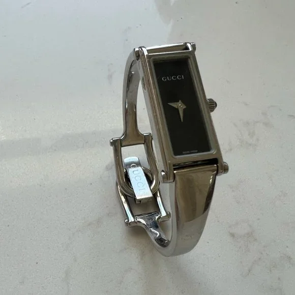 Authentic Gucci 1500L Silver Black Watch GUCCI 1500L Ladies watch Black Silver Rectangle Analog  main image 4